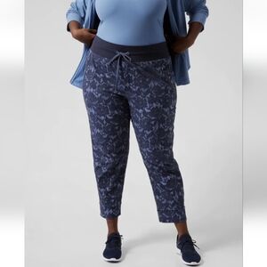 Athleta Trekkie North Printed Jogger Pants in Ethereal Bloom Cottage Blue